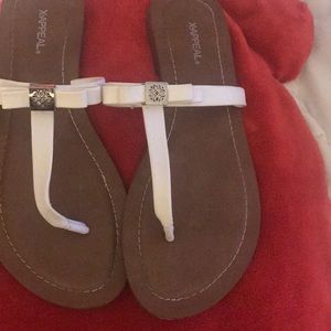 White bow front flip flops/sandals